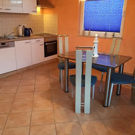 Grosse Ferienwohnung Fur 2 Personen Mit Terrasse Im Ostseebad - A46563